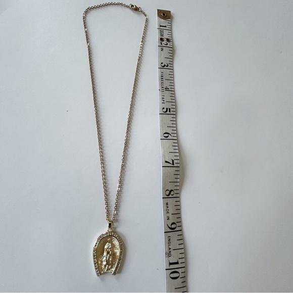 Gold Chain Virgin Mary Rhinestone Horseshoe Necklace - Picture 9 of 15